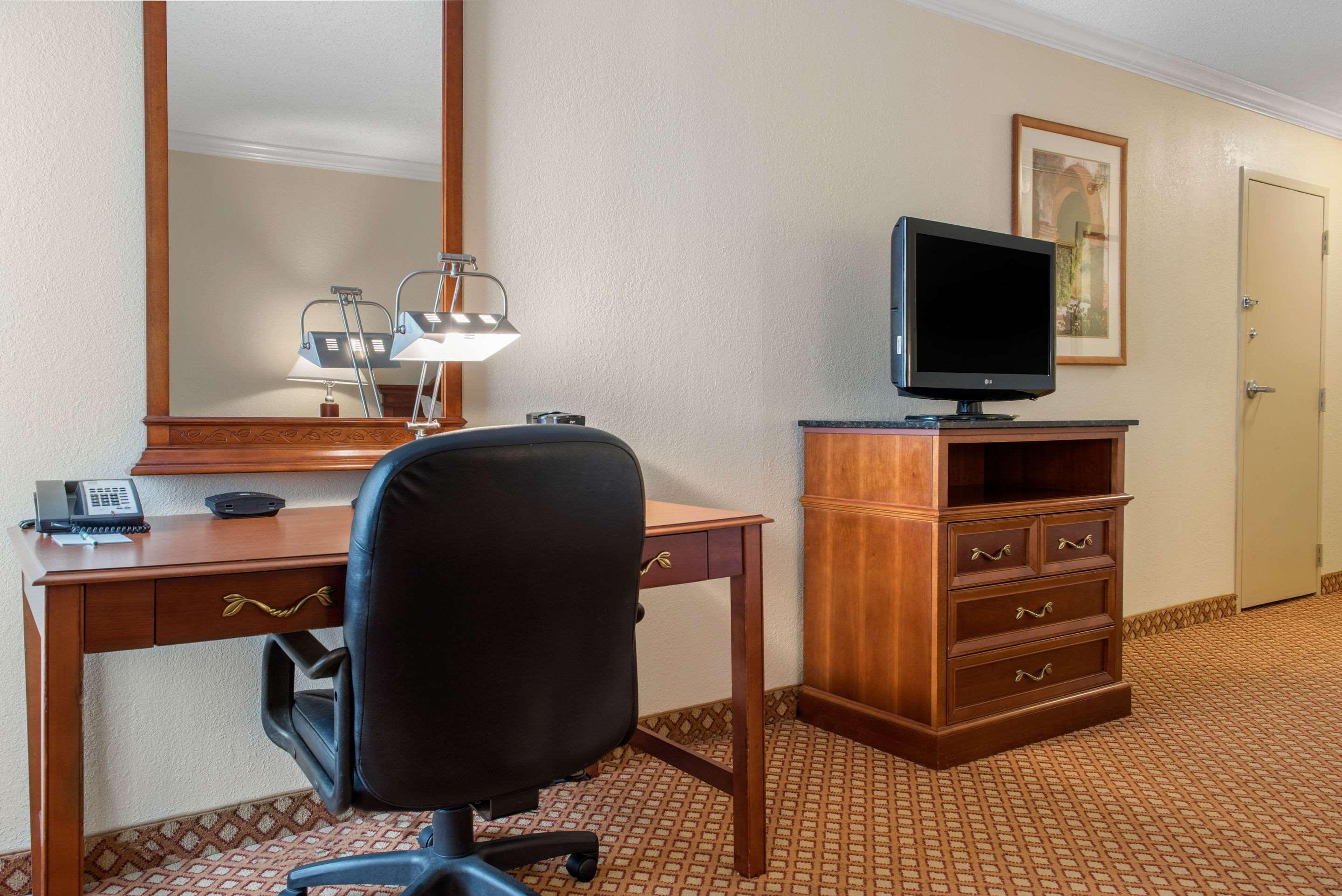 Quality Hotel Conference Center Cincinnati Blue Ash Exteriör bild
