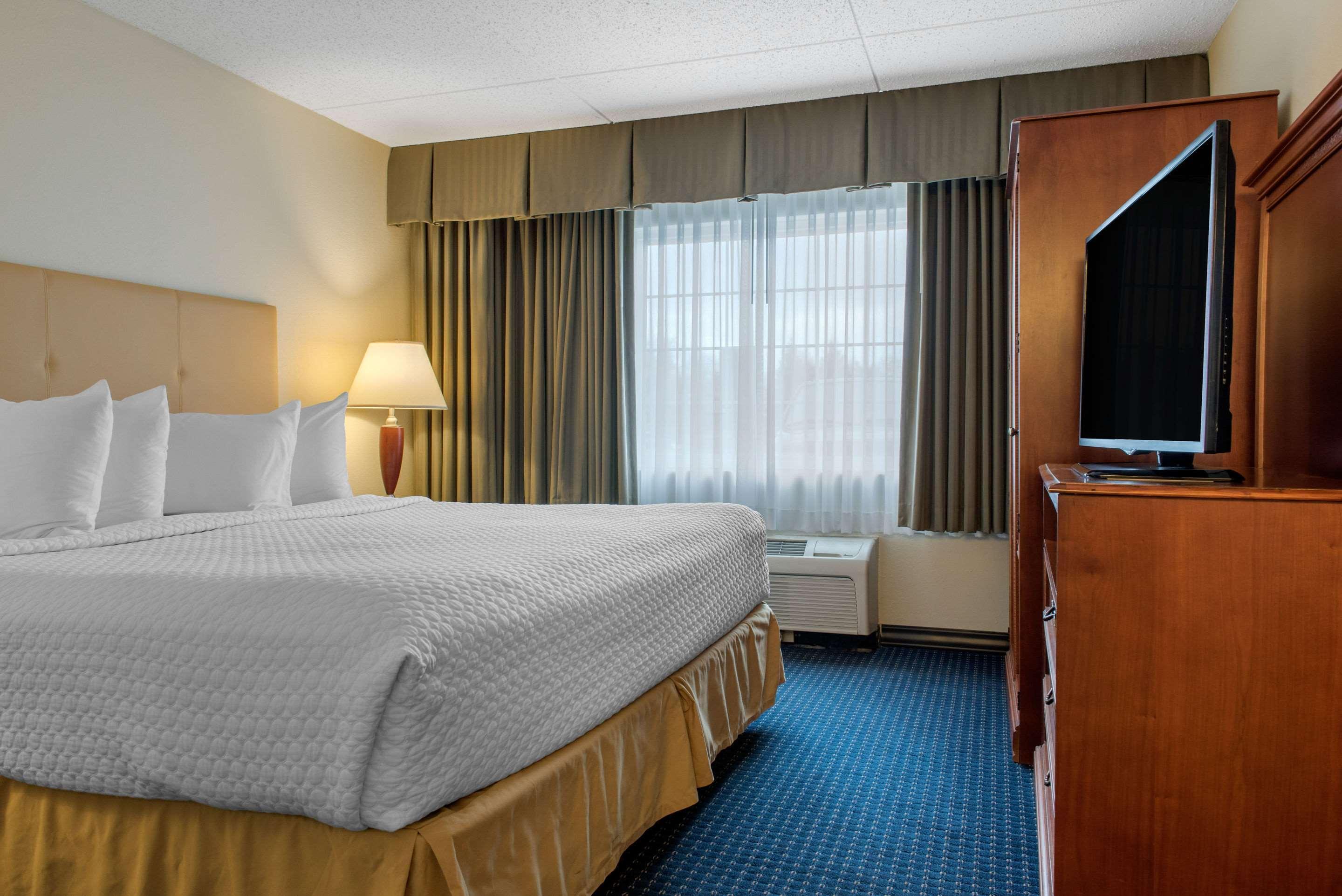 Quality Hotel Conference Center Cincinnati Blue Ash Exteriör bild