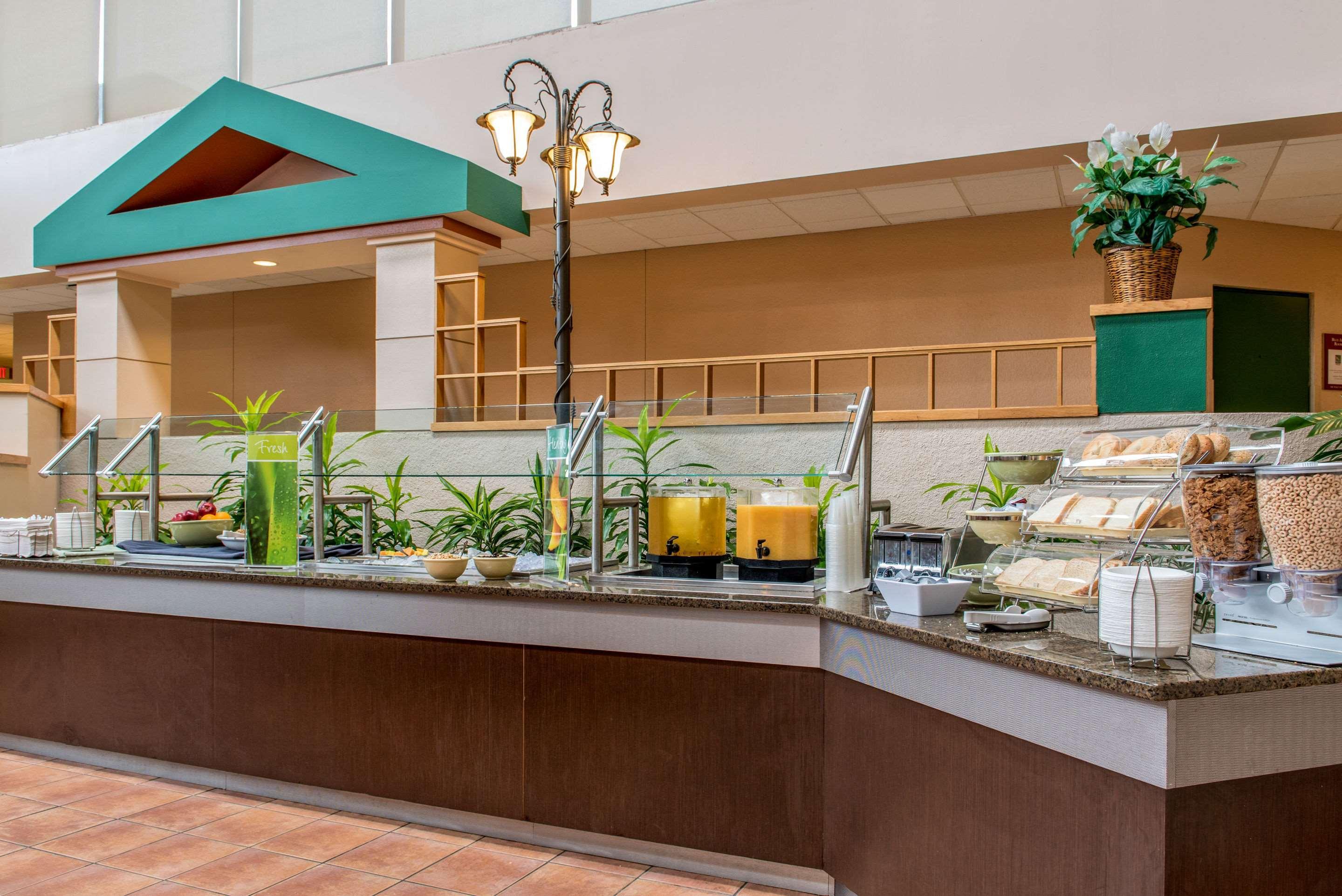 Quality Hotel Conference Center Cincinnati Blue Ash Exteriör bild
